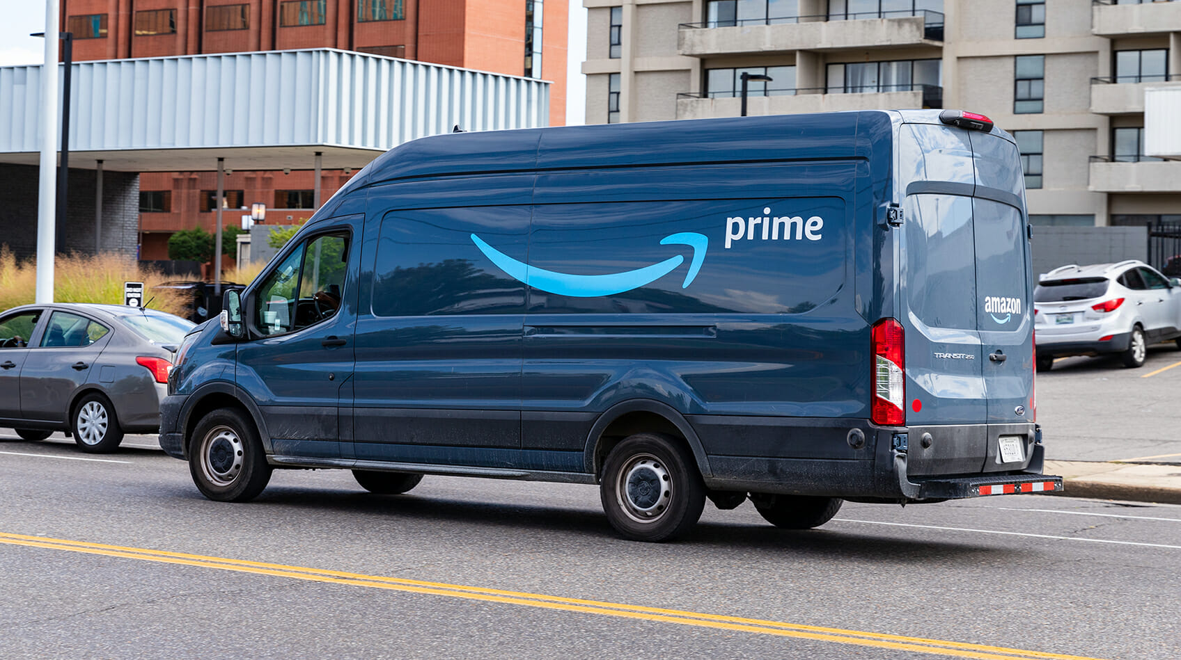 accidents with amazon delivery trucks